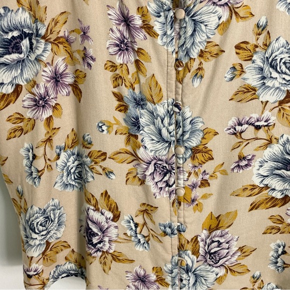 American Eagle Strappy Floral Tank w/ Button Front Size M - Picture 3 of 11